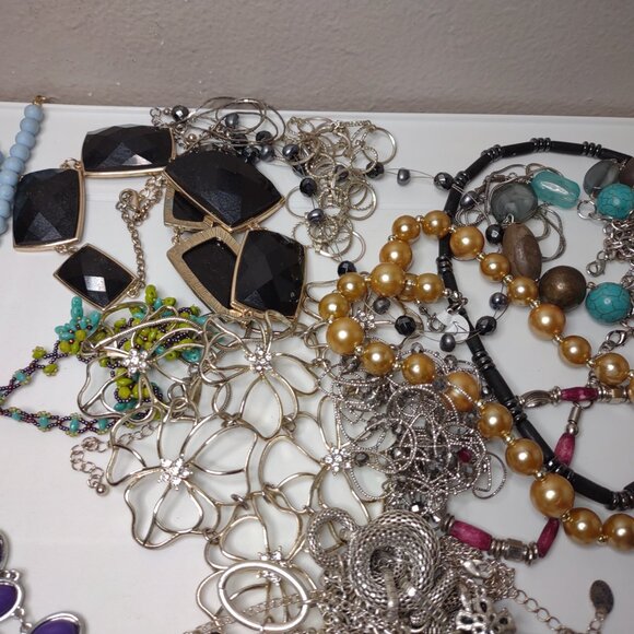 Lot Of Over 40 Necklaces Variety Necklace Lot Assorted Necklace Bundle NL24 - Picture 7 of 10